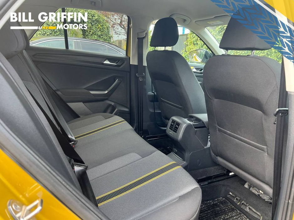 2020 Volkswagen T-Roc - image 8