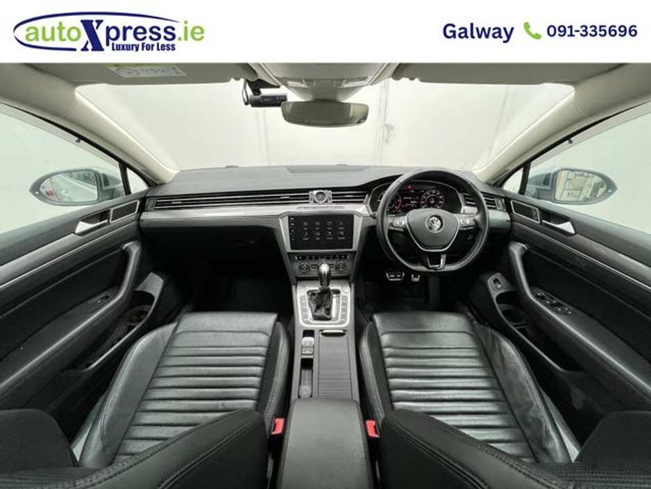 2018 Volkswagen Passat - image 2