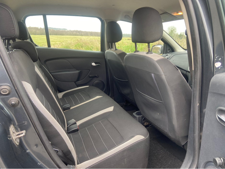 2017 Dacia Sandero - image 10