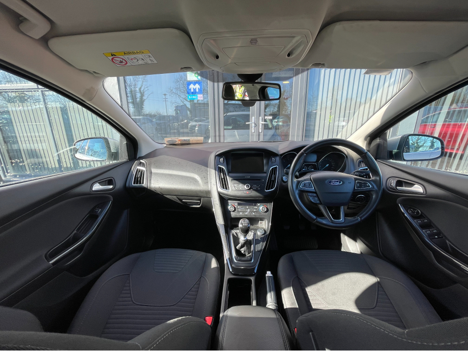 2017 Ford Focus - image 9