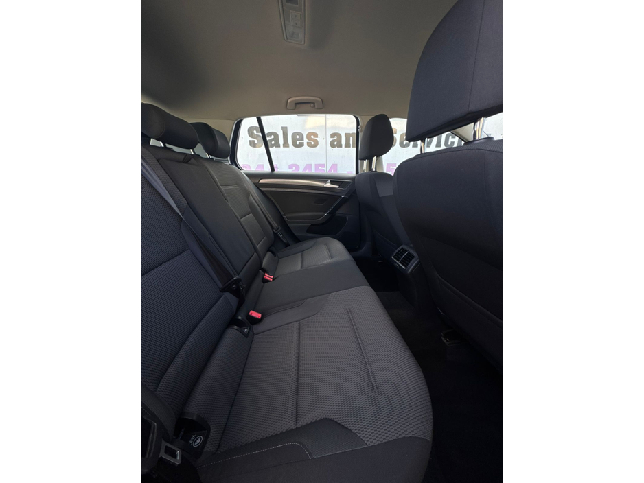 2017 Volkswagen Golf - image 15