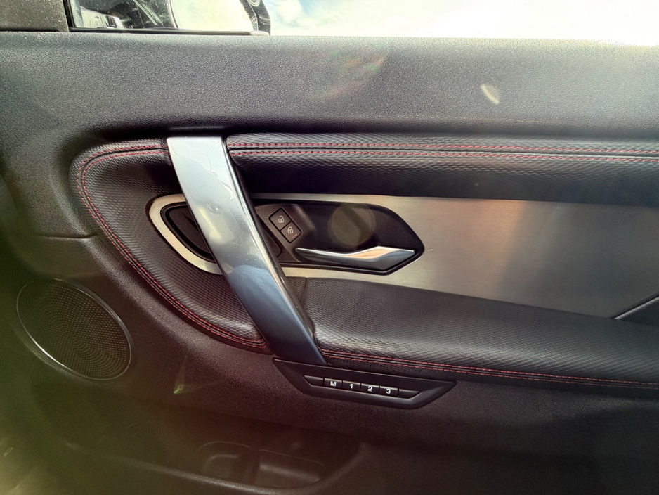 2022 Land Rover Discovery - image 21