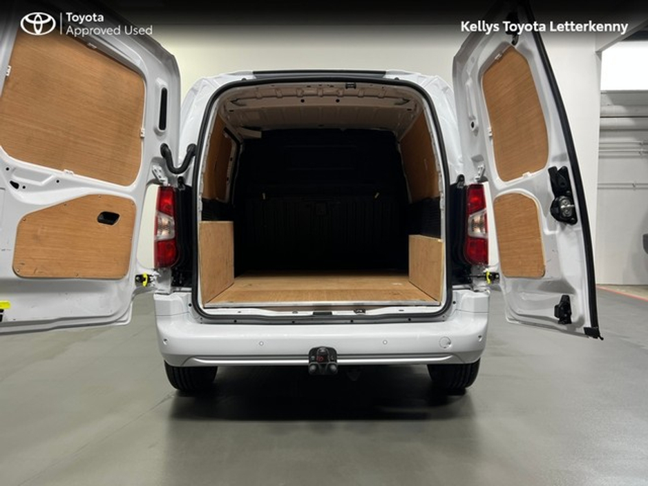 2023 Toyota Proace City - image 9