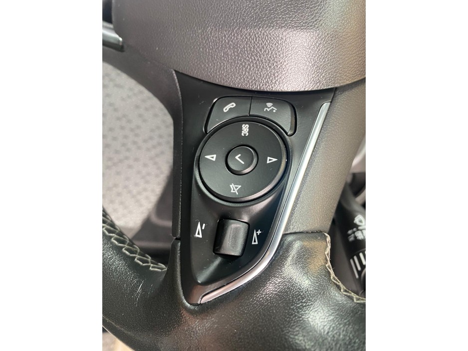 2023 Opel Crossland - image 18