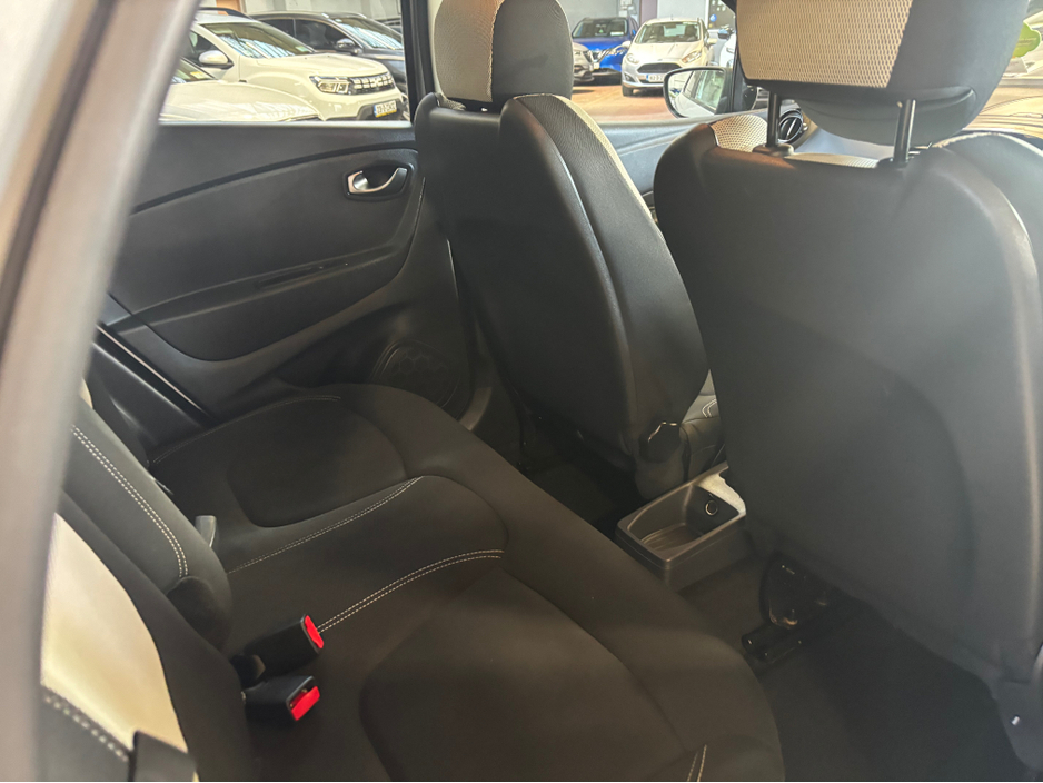 2021 Renault Captur - image 9