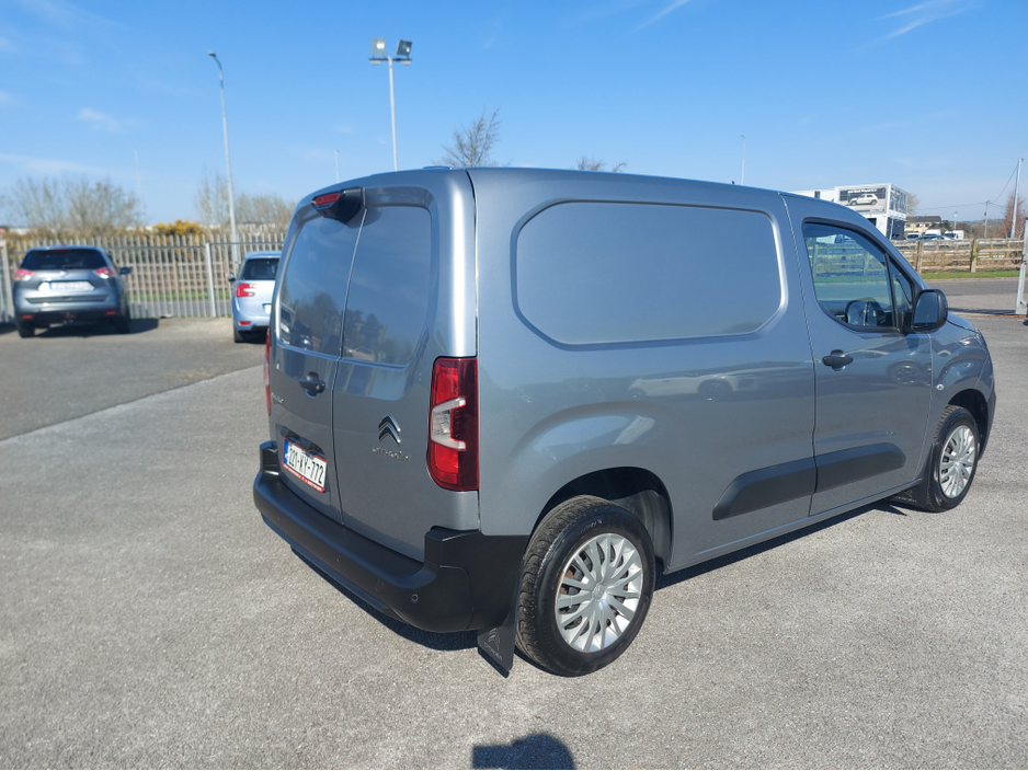 2022 Citroen Berlingo - image 7