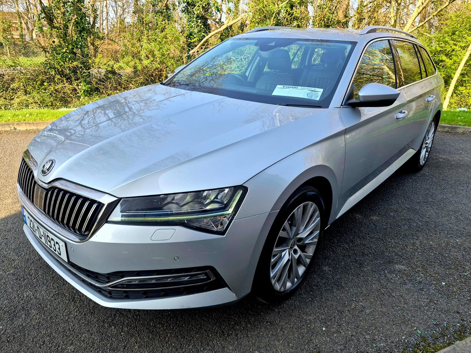 2022 Skoda Superb - image 10