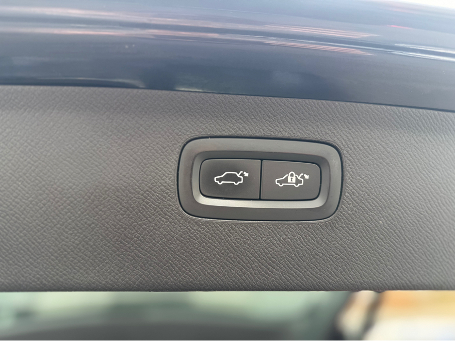 2017 Volvo XC90 - image 15