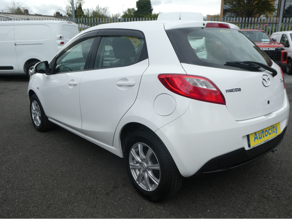 2013 Mazda Mazda2 - image 5