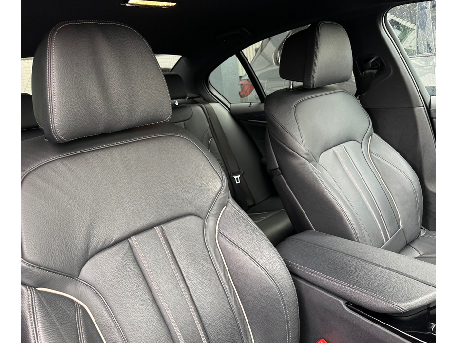 2023 BMW 5 Series - image 7