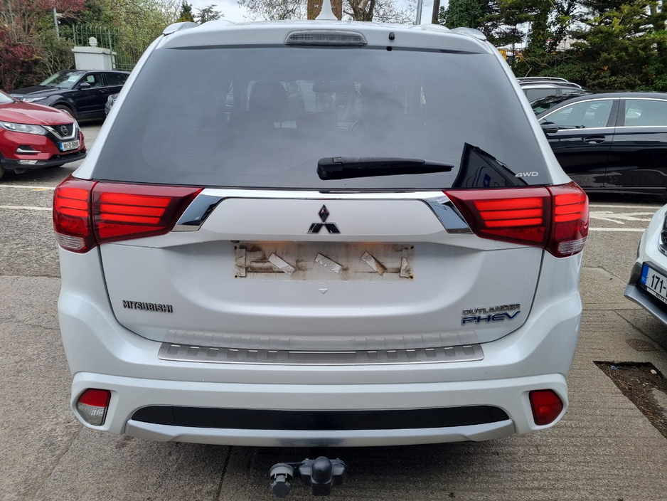 2016 Mitsubishi Outlander - image 5