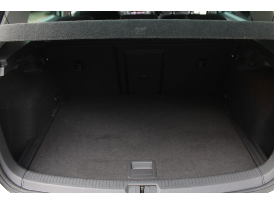 2016 Volkswagen Golf - image 18