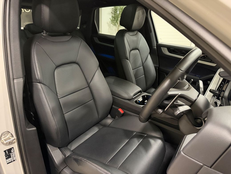 2025 Porsche Cayenne 3.0 V6 E-HYBRID=LOW MILES//HUGE SPEC//AS NEW=2 YEAR WARRANTY=TAILORED FINANCE PACKAGES AVAILABLE=TRADE IN'S WELCOME €114,995