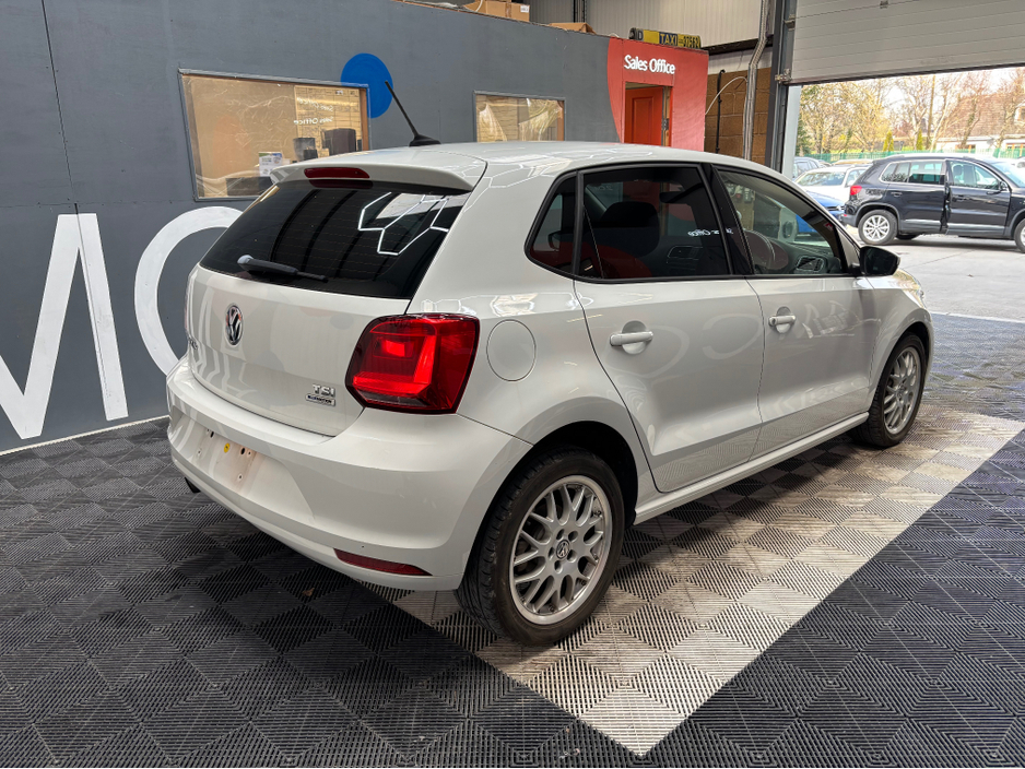2016 Volkswagen Polo - image 2