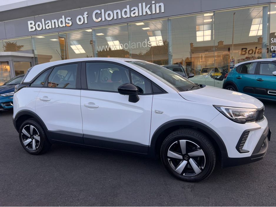 2024 Opel Crossland X **Only 14,000 Kms** Best Value As New 2024 Opel Crossland Diesel Apple Car Play Rear View Camera www.bolands.ie Est.1955 €21,950