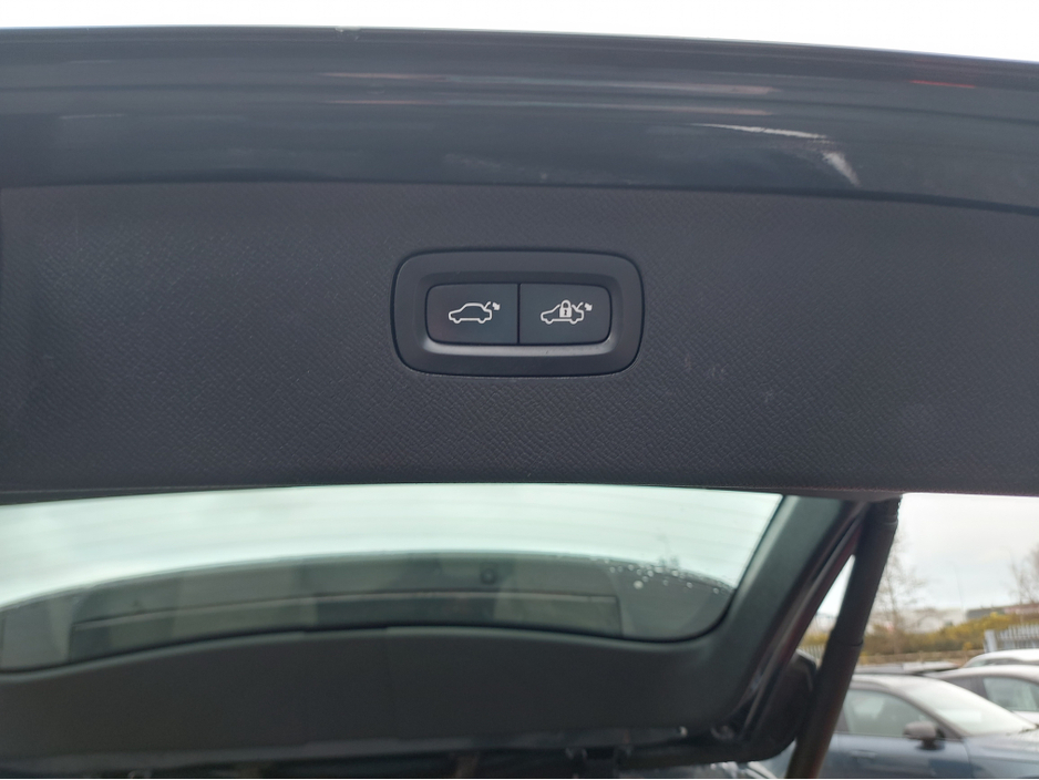 2023 Volvo XC90 - image 14