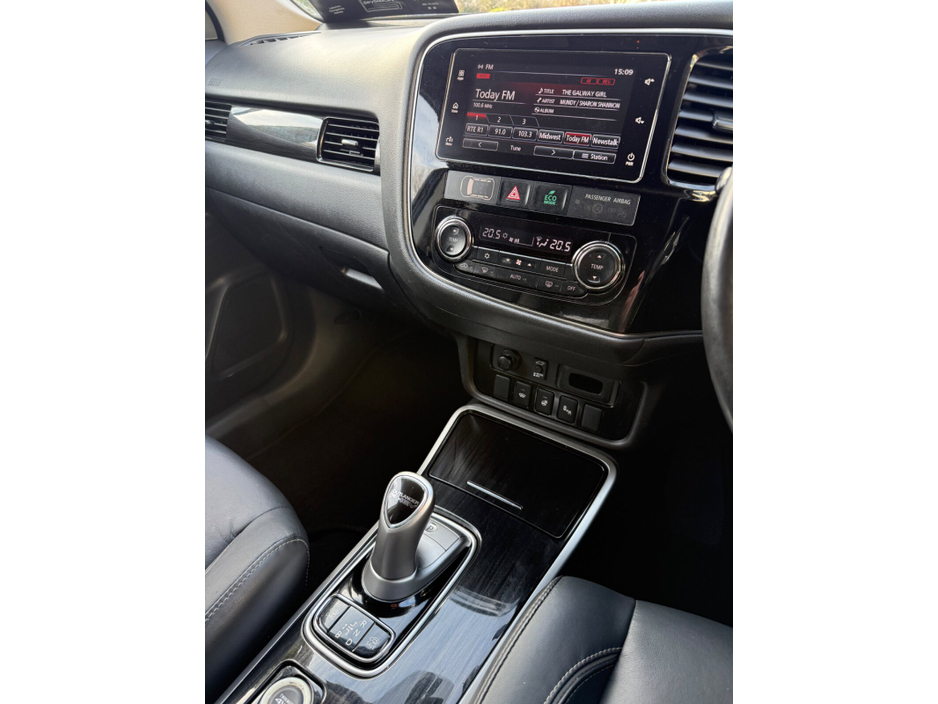 2018 Mitsubishi Outlander - image 14