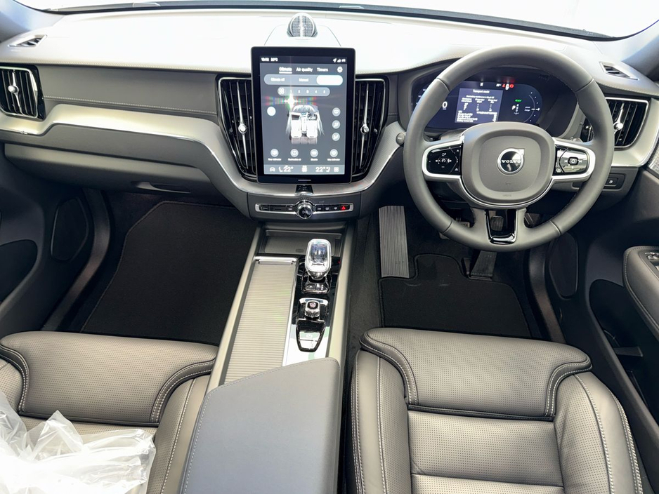 2026 Volvo XC60 - image 8