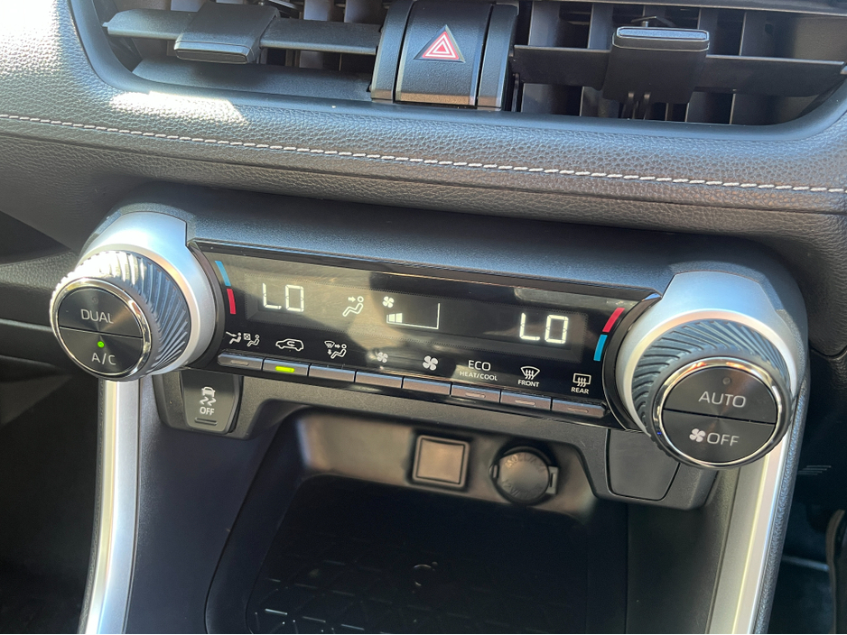 2020 Toyota Rav4 - image 17