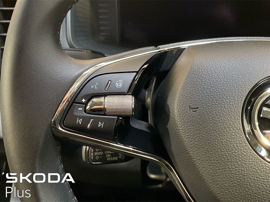 2023 Skoda Karoq - image 20