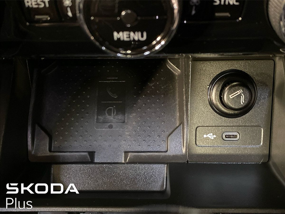 2023 Skoda Superb - image 25