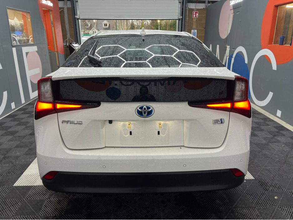 2022 Toyota Prius - image 3