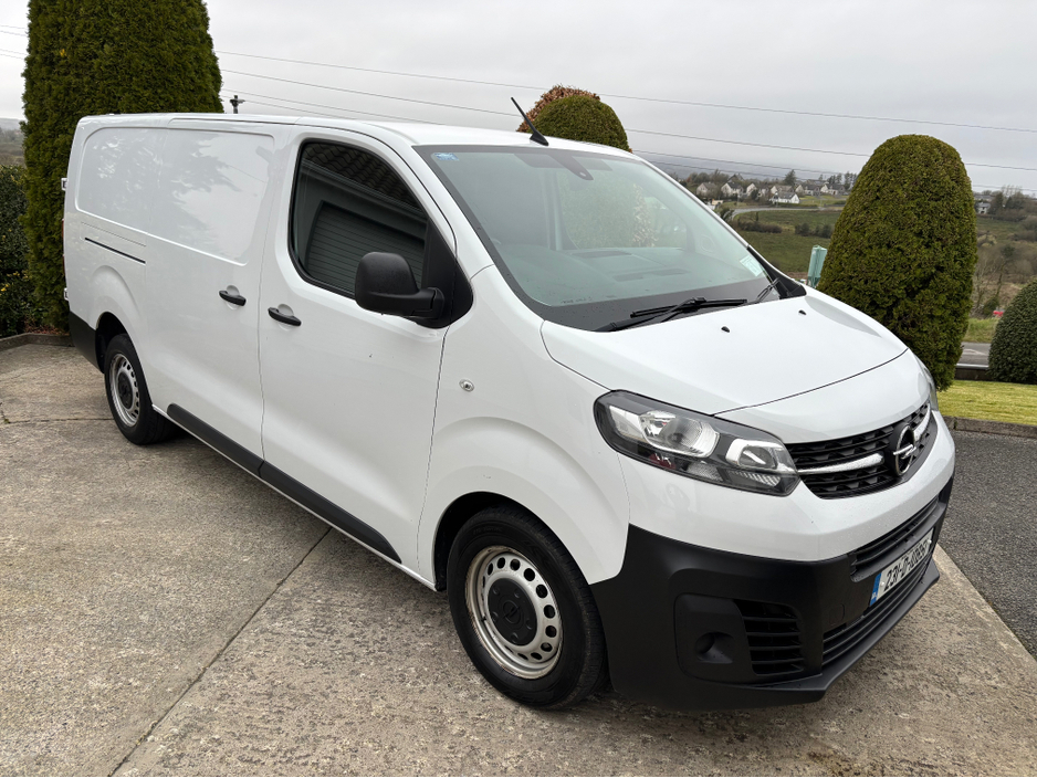 2023 Opel Vivaro - image 2