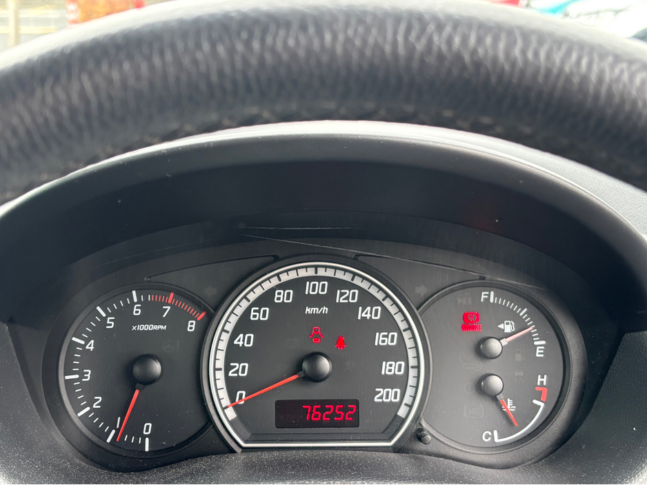 2008 Suzuki Swift - image 9