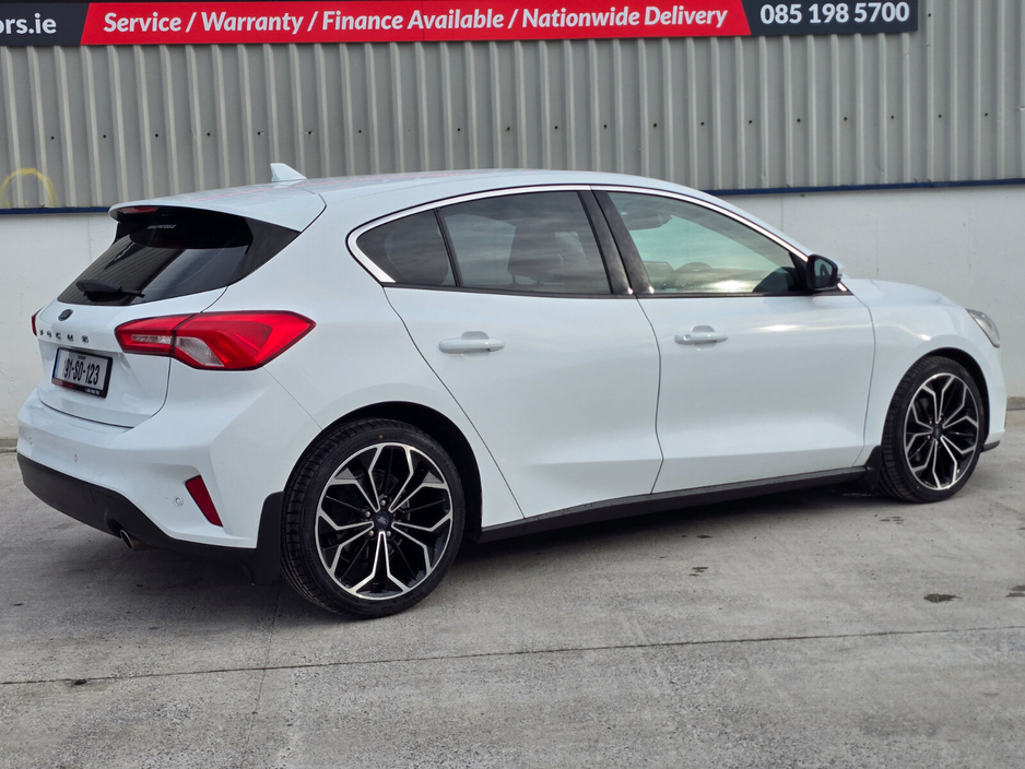 2019 Ford Focus - image 11