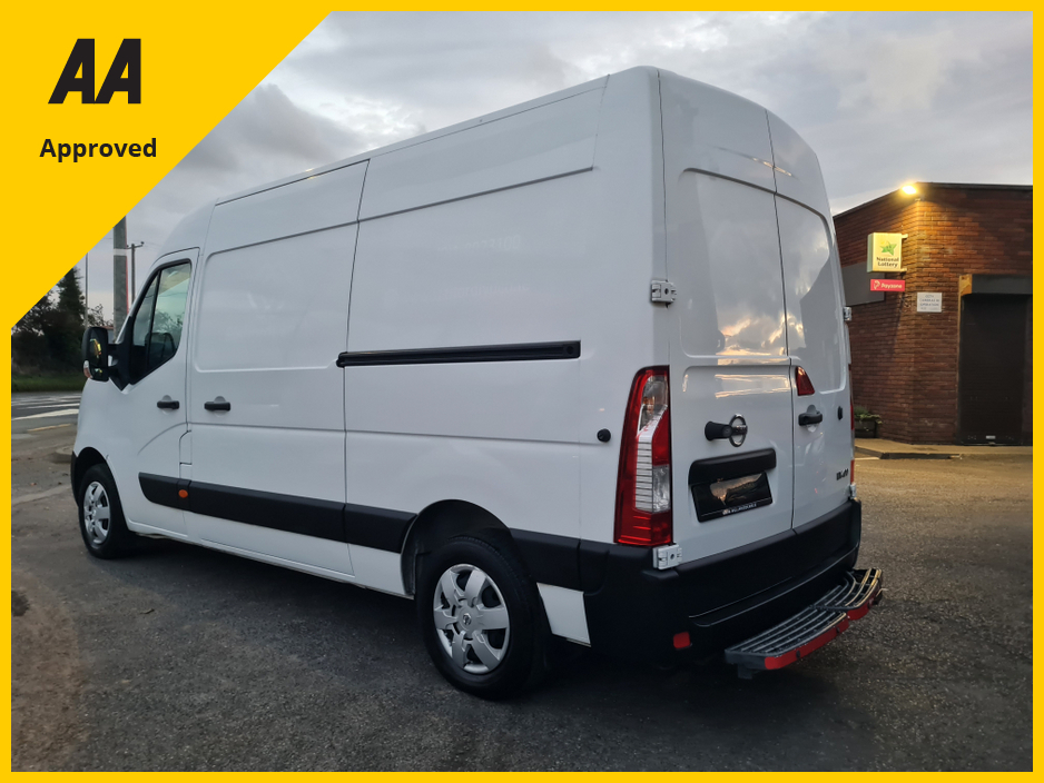 2020 Nissan NV400 - image 2