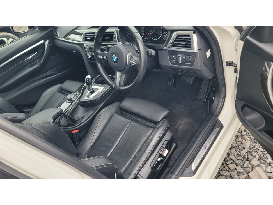 2016 BMW 3 Series - image 14