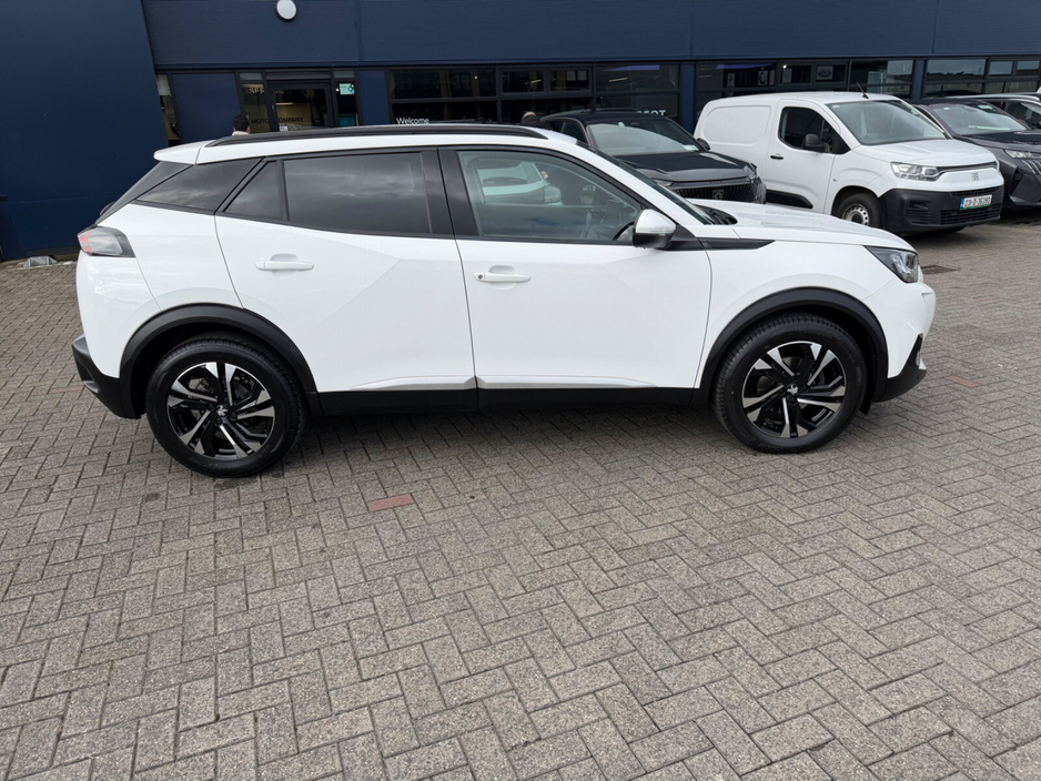 2020 Peugeot 2008 - image 3