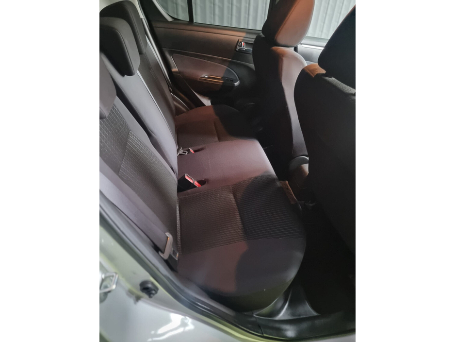 2014 Suzuki Swift - image 9