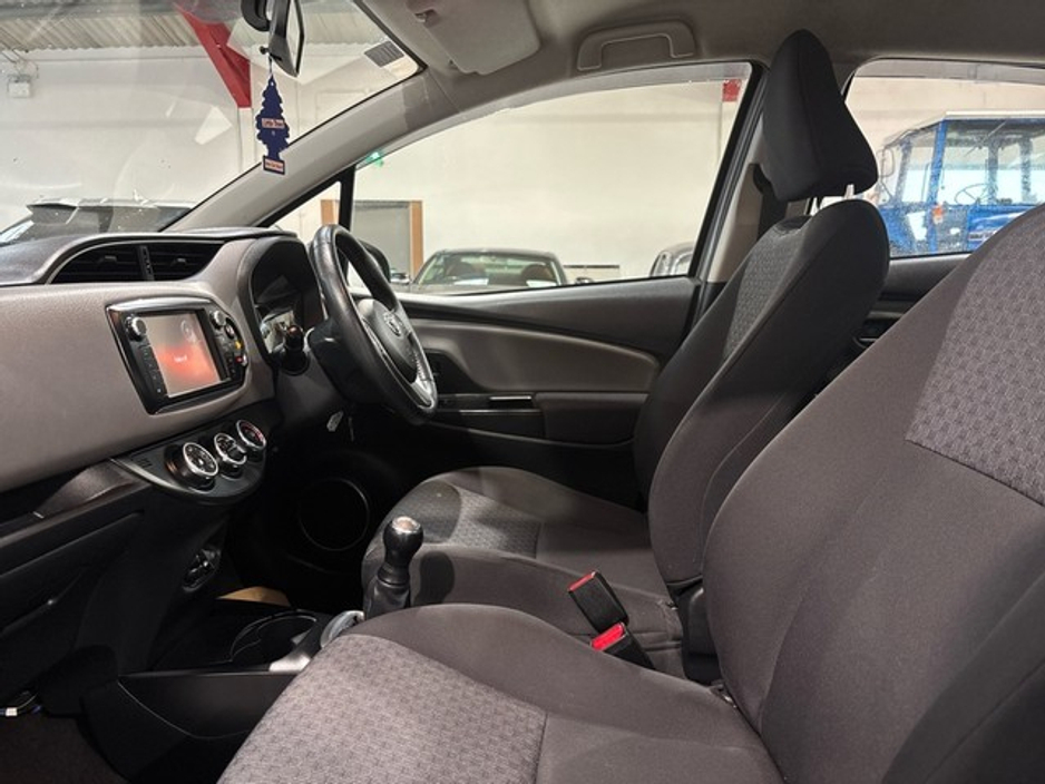 2015 Toyota Yaris 1.0 5DR LUNA MC €8,995