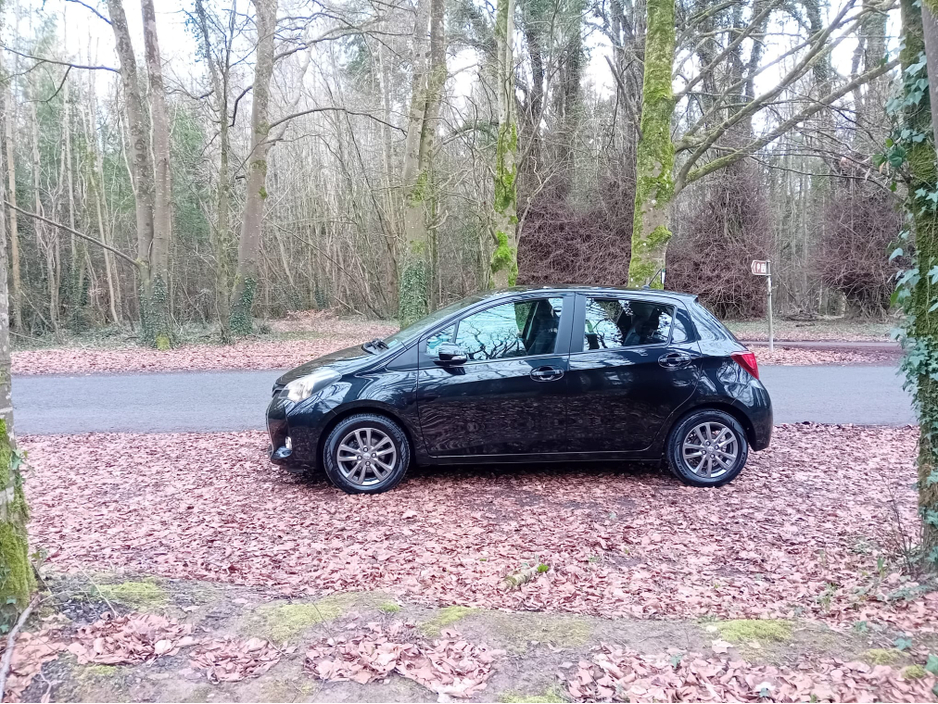 2016 Toyota Yaris - image 4