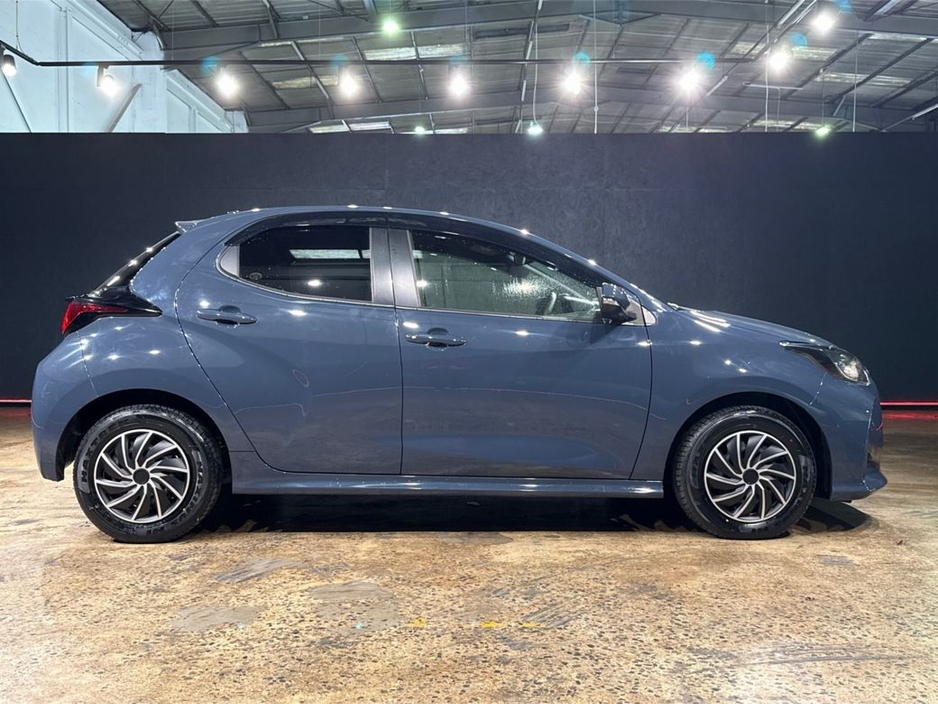 2024 Toyota Yaris - image 2