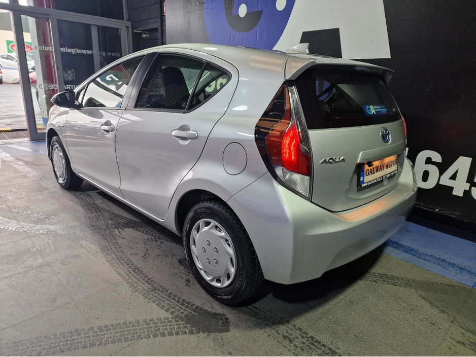 2016 Toyota Aqua - image 6