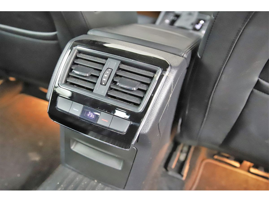 2020 Skoda Superb - image 23