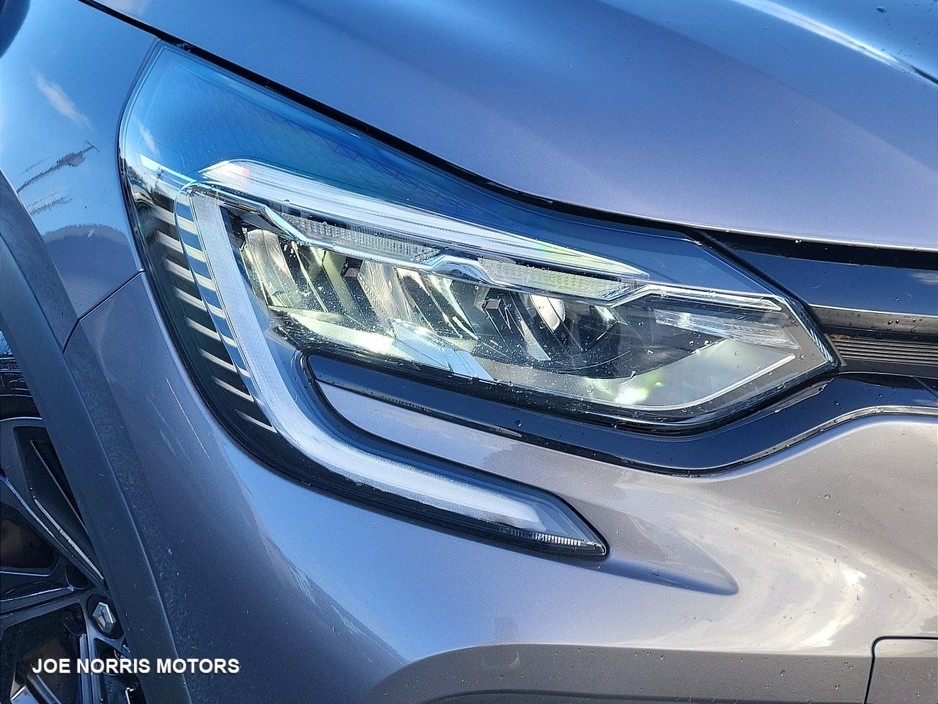 2023 Renault Captur E-TECH ENGINEERED 1.6i HRV AUTO 145HP €27,950