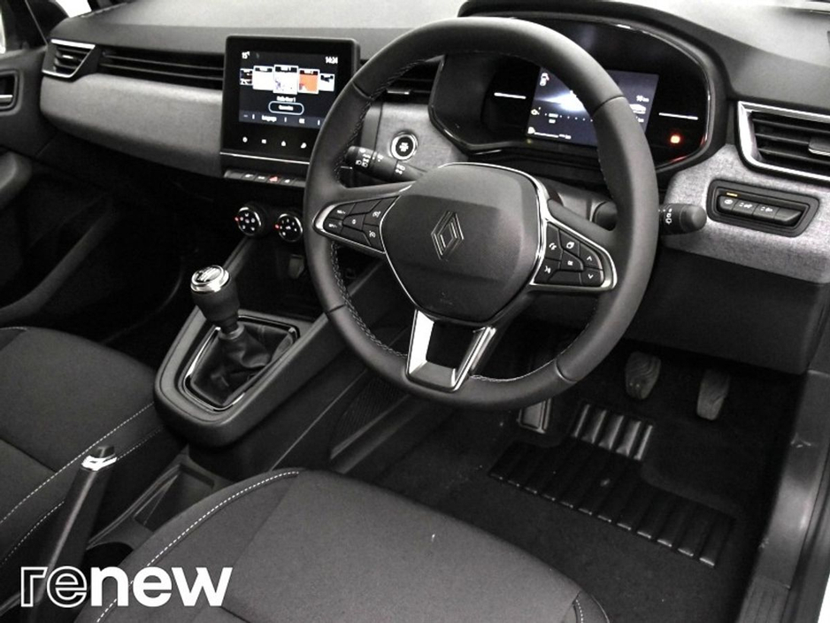 2025 Renault Clio - image 6