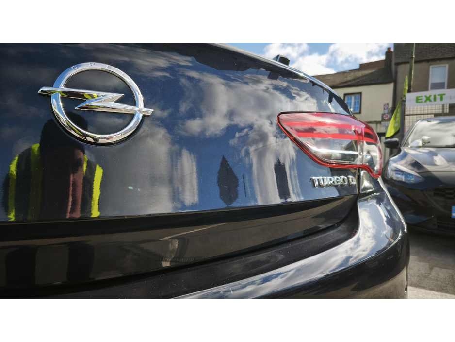 2017 Opel Insignia - image 6