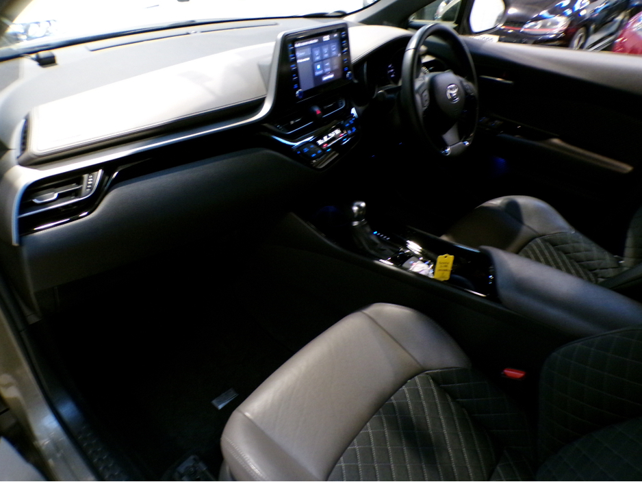 2019 Toyota C-HR 192*18,000 MILES*HYBRID SPORT TOYOTA C-HR SELF CHARGING 1.8 AUTOMATIC*FANTASTIC CONDITION GREAT ON FUEL, POWER, COMFORT WITH A LOT OF SPACE ALL COMBINED FOR A FANTASTIC DRIVE. CAR COMES WITH FULL SAF €21,900