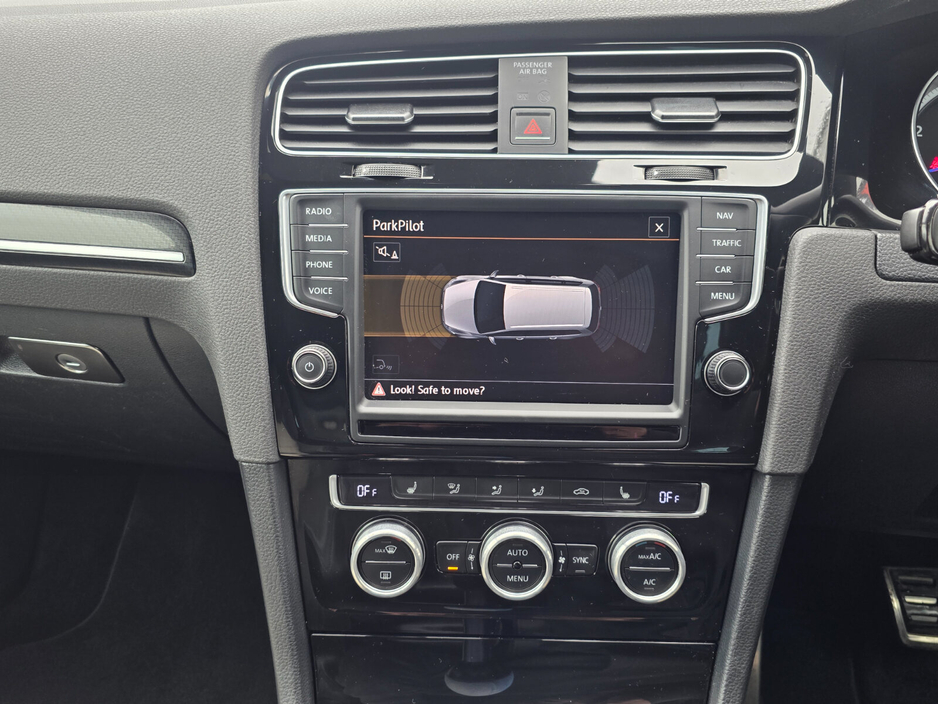 2015 Volkswagen Golf - image 17