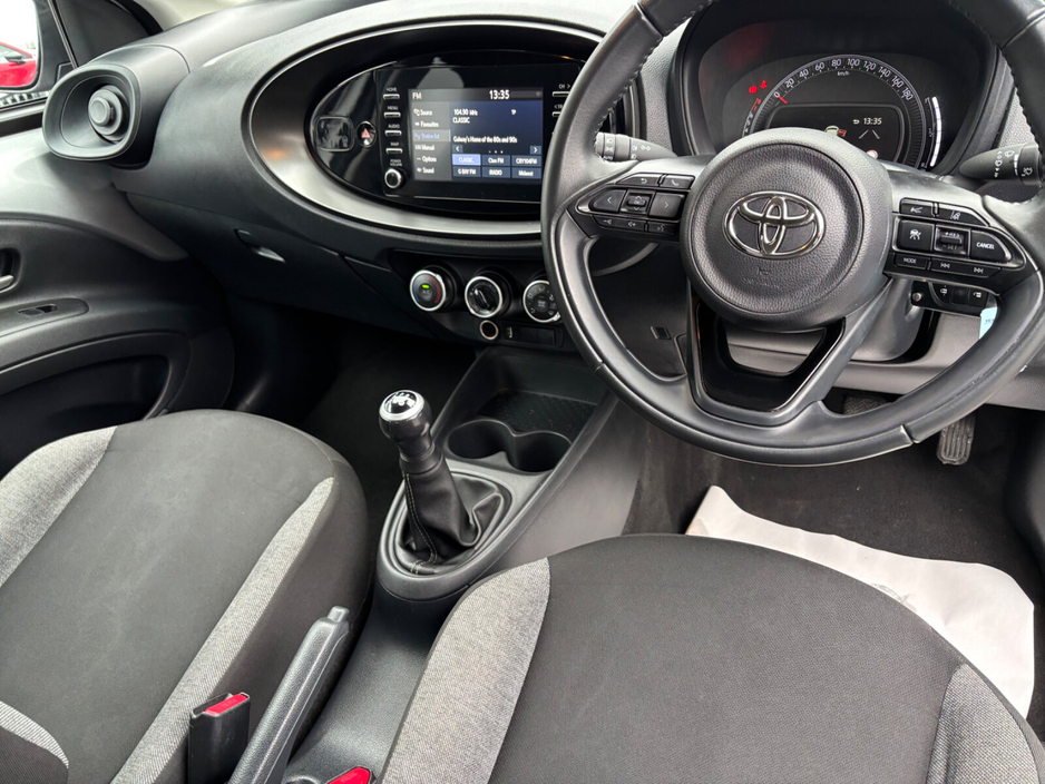 2022 Toyota Aygo 1.0 VVT-i x-play Smartphone €13,900
