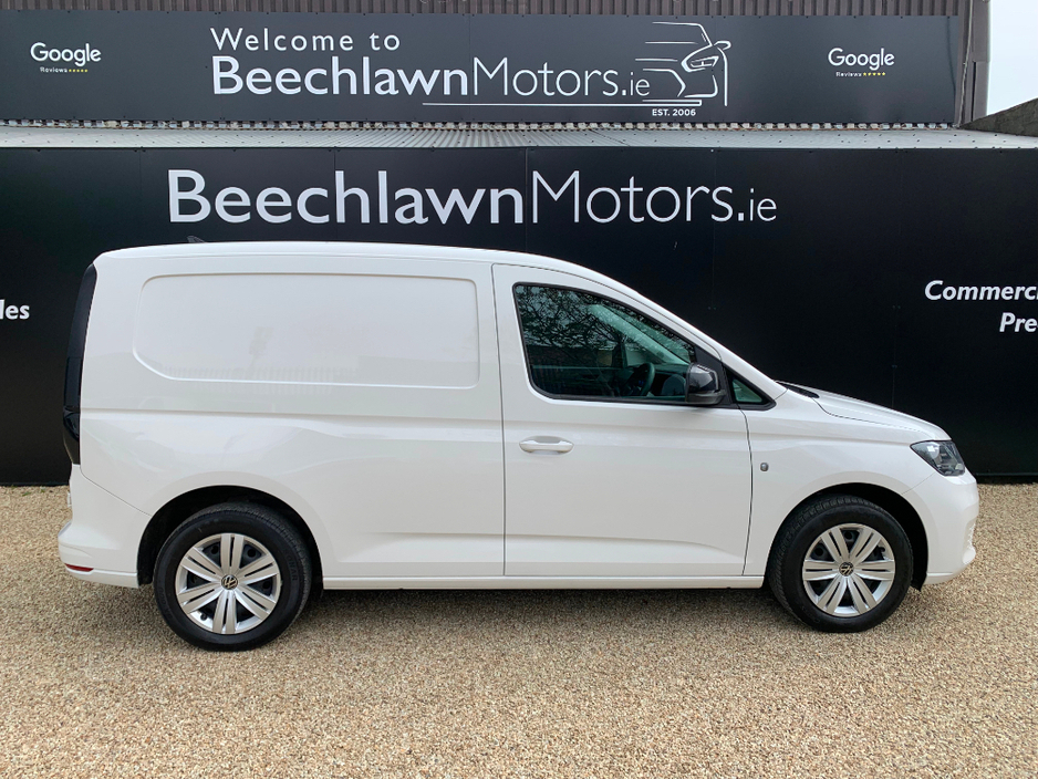 2022 Volkswagen Caddy - image 2