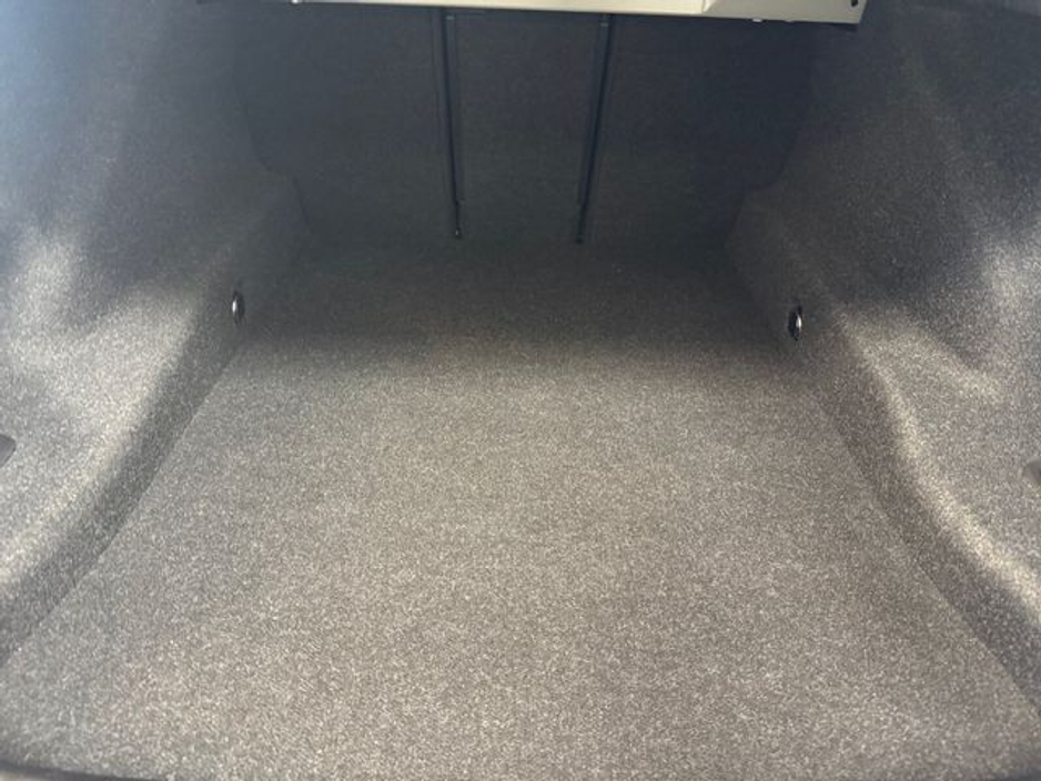 2022 BMW 5 Series - image 18