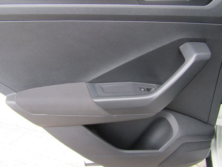 2019 Volkswagen T-Roc - image 31