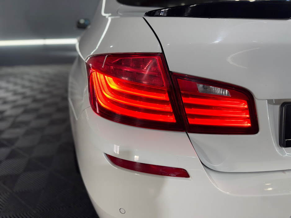 2016 BMW 5 Series - image 11