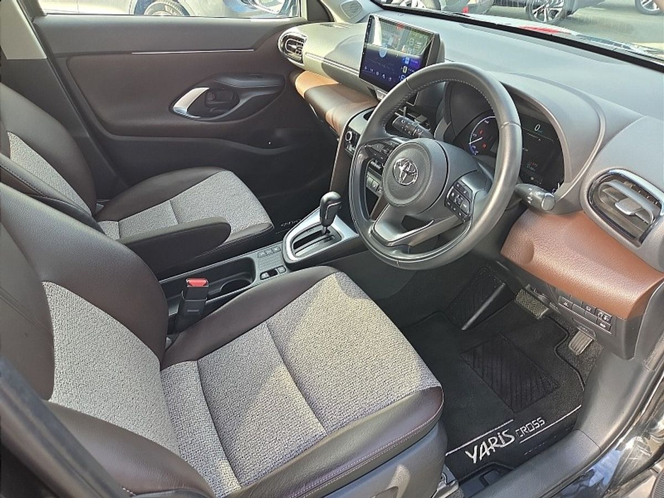 2021 Toyota Yaris Cross - image 9