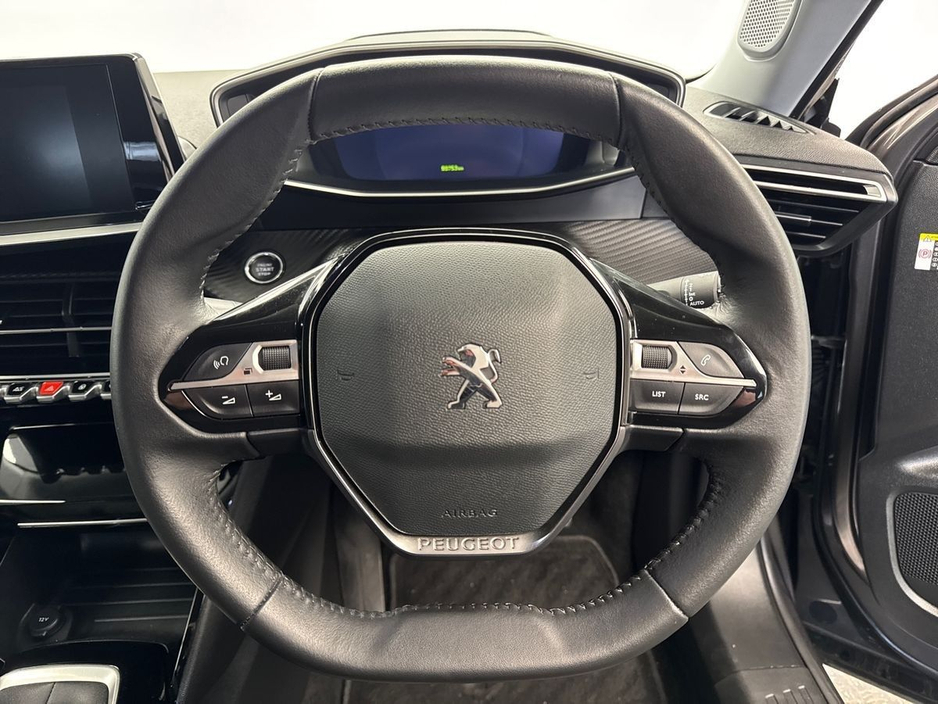 2021 Peugeot 2008 - image 13